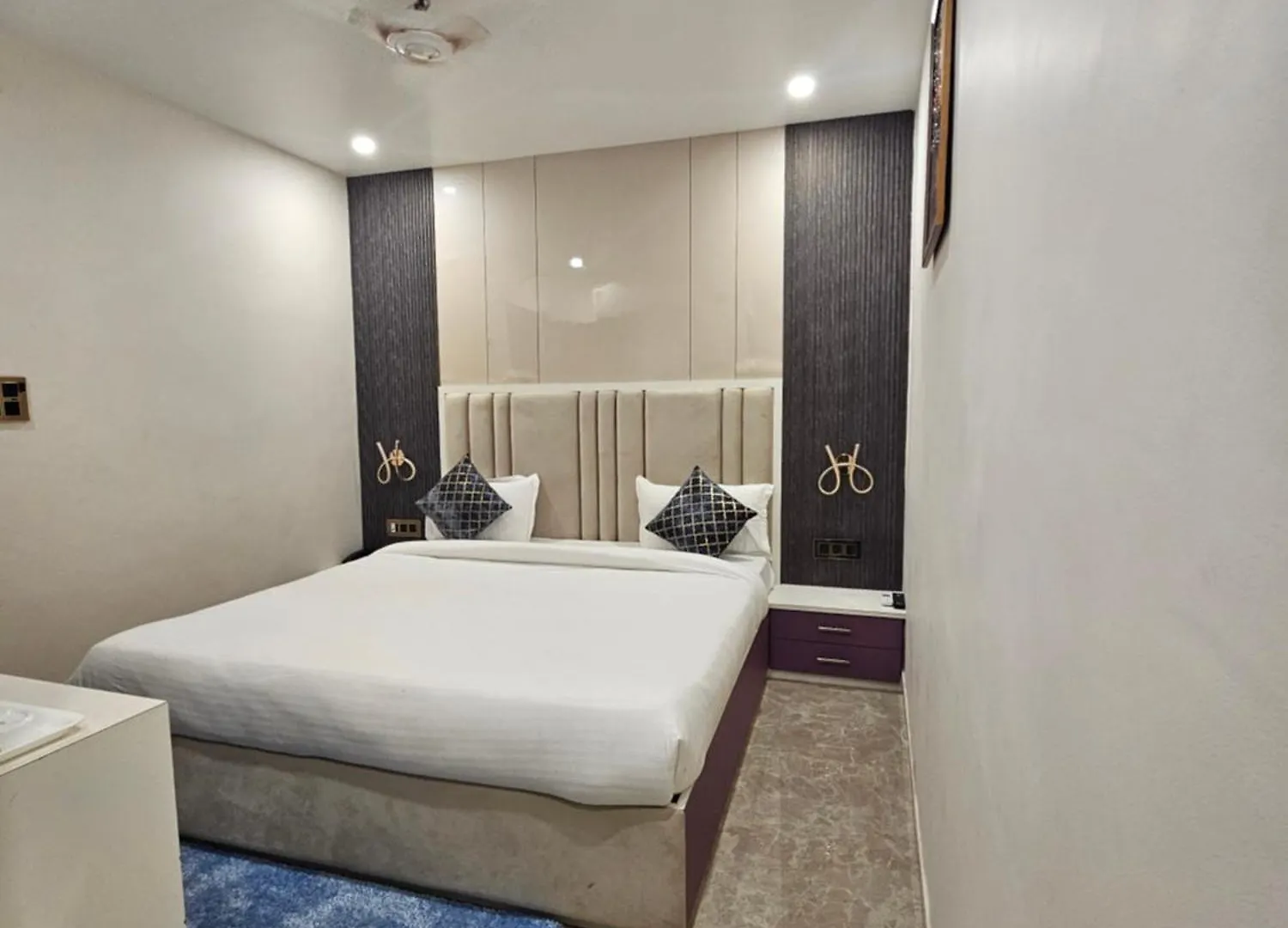 Prince Diamond Hotel Varanasi Hindistan